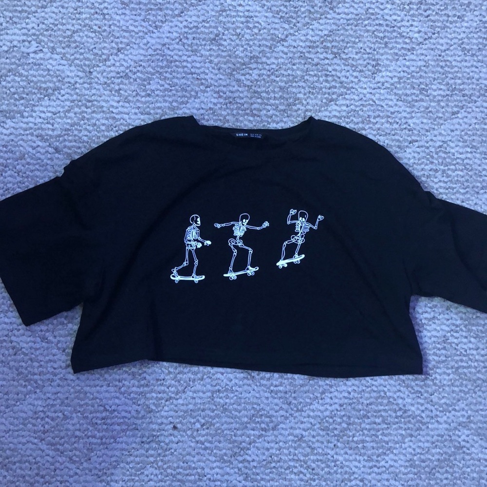 cropped black skeleton tshirt
